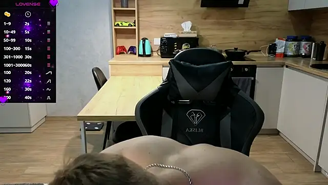 Snapshot of Larstar01 chatting on March 2025 01:10:02 AM Larstar01 online show from March 2025 01:10:02 AM