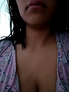 tiffani  love online show from February 2026 03:31:01 PM