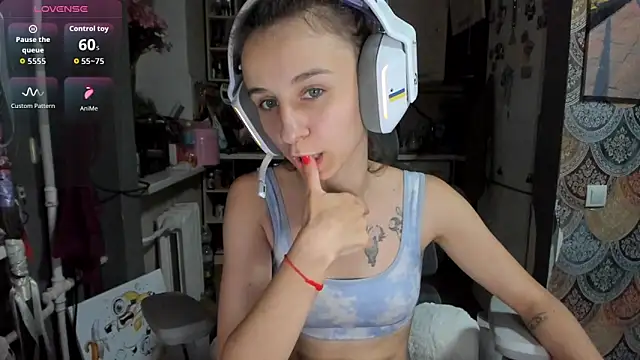 Snapshot of _Nika_Kik chatting on June 2026 10:03:01 PM Nika Kik online show from June 2026 10:03:01 PM