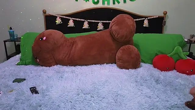 Snapshot of CherryBombBomb chatting on December 2024 10:24:01 AM CherryBombBomb online show from December 2024 10:24:01 AM