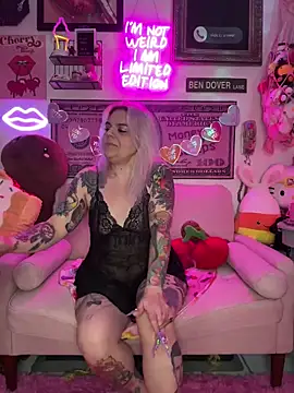 Snapshot of CherryBombBomb chatting on February 2025 06:34:01 AM CherryBombBomb online show from February 2025 06:34:01 AM