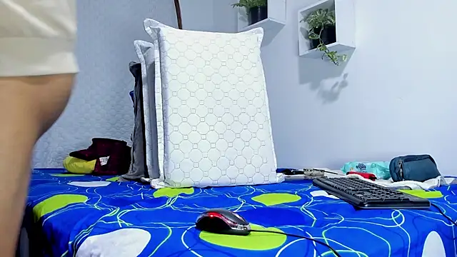 Aronxxs online show from March 2025 10:49:02 AM