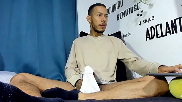 Aronxxs online show from December 2025 07:56:02 AM