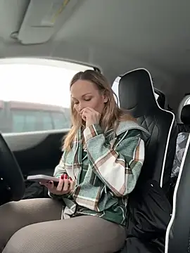 LavenderHot online show from December 2025 03:00:01 AM