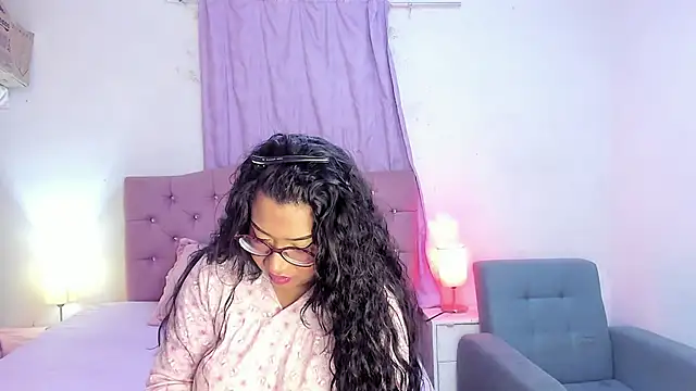 Snapshot of Latinabombsheell chatting on April 2026 04:06:01 AM Latinabombsheell online show from April 2026 04:06:01 AM