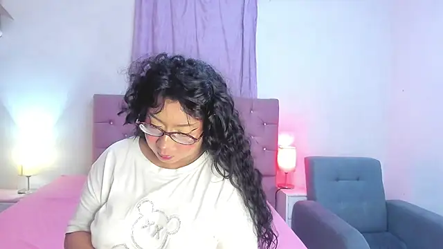 Snapshot of Latinabombsheell chatting on June 2026 06:40:01 PM Latinabombsheell online show from June 2026 06:40:01 PM