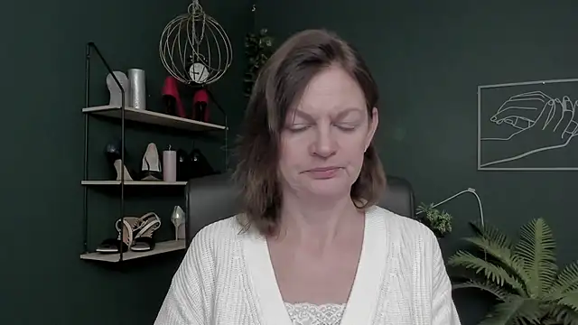 VivianWILD online show from November 2025 07:10:01 AM