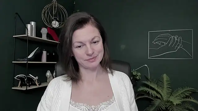 Snapshot of VivianWILD chatting on February 2026 08:30:01 AM VivianWILD online show from February 2026 08:30:01 AM