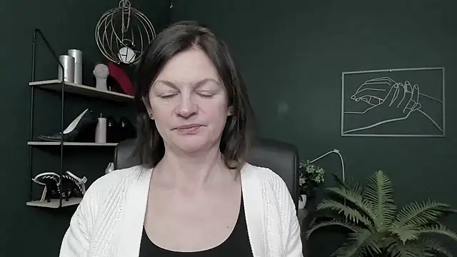 Snapshot of VivianWILD chatting on February 2026 07:02:02 AM VivianWILD online show from February 2026 07:02:02 AM