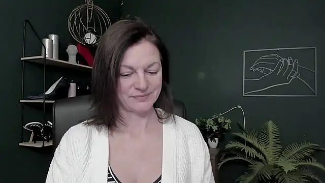 Snapshot of VivianWILD chatting on February 2026 07:12:02 AM VivianWILD online show from February 2026 07:12:02 AM