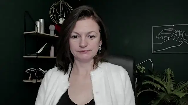 Snapshot of VivianWILD chatting on February 2026 07:59:02 AM VivianWILD online show from February 2026 07:59:02 AM