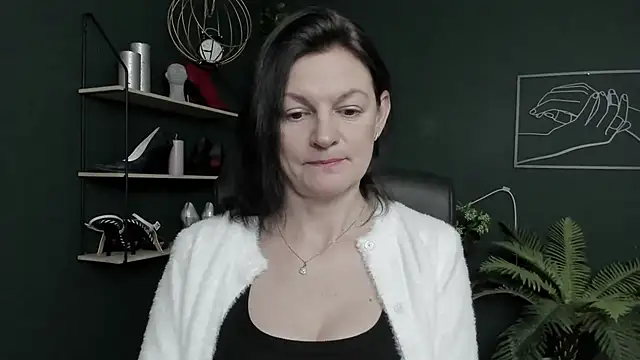 Snapshot of VivianWILD chatting on February 2026 07:50:01 AM VivianWILD online show from February 2026 07:50:01 AM