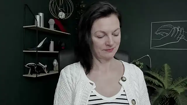 Snapshot of VivianWILD chatting on February 2026 07:51:02 AM VivianWILD online show from February 2026 07:51:02 AM