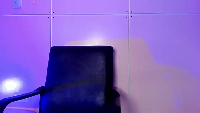 Snapshot of Hilary-banks chatting on December 2024 10:35:02 AM Hilary-banks online show from December 2024 10:35:02 AM