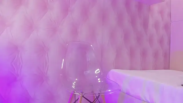 Snapshot of Hilary-banks chatting on February 2025 04:43:01 AM Hilary-banks online show from February 2025 04:43:01 AM