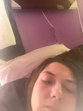 Snapshot of itzcheyduh chatting on October 2025 08:38:02 PM itzcheyduh online show from October 2025 08:38:02 PM