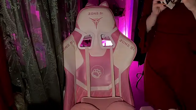 Snapshot of pearl_princess_ chatting on October 2025 11:46:01 PM pearl princess online show from October 2025 11:46:01 PM