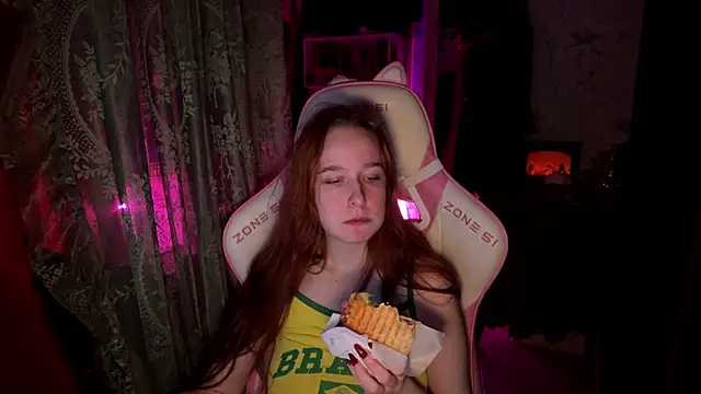 Snapshot of pearl_princess_ chatting on December 2025 06:25:02 PM pearl princess online show from December 2025 06:25:02 PM