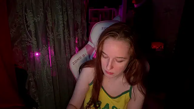 Snapshot of pearl_princess_ chatting on December 2025 09:11:02 PM pearl princess online show from December 2025 09:11:02 PM