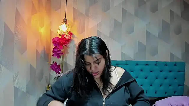 Snapshot of LindaBreeS chatting on February 2026 03:54:02 PM LindaBreeS online show from February 2026 03:54:02 PM