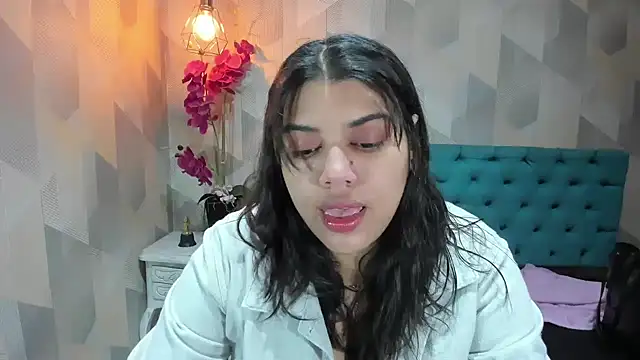 Snapshot of LindaBreeS chatting on February 2026 02:14:01 PM LindaBreeS online show from February 2026 02:14:01 PM