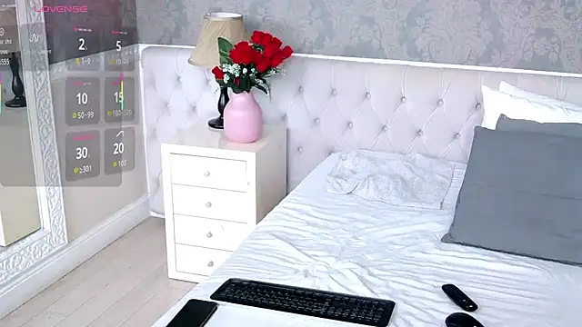 ElenaJuarez online show from April 2026 10:45:02 PM