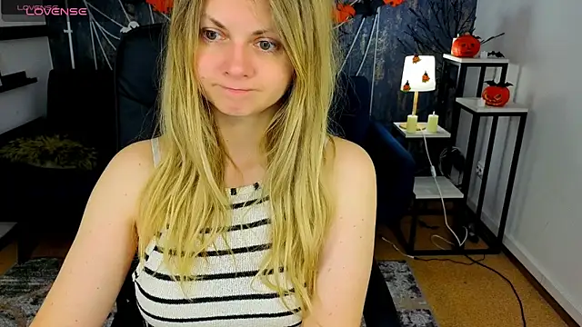SmilingEmily  online show from October 2025 06:47:01 AM