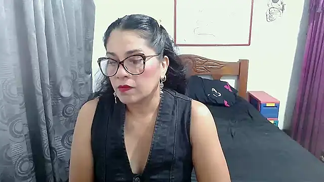 Mistresskloe01 online show from November 2025 12:26:01 PM