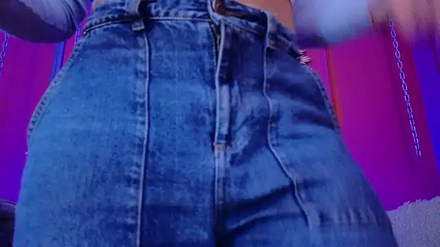 Julieta Russell online show from April 2026 12:00:02 PM