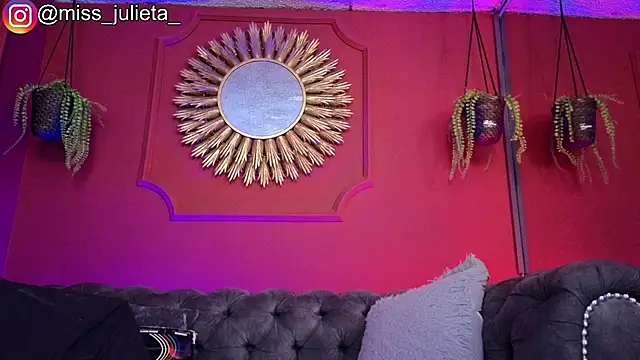Julieta Russell online show from June 2026 12:00:02 PM