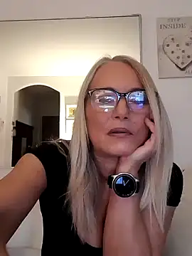 kikkastar online show from December 2024 01:21:01 PM