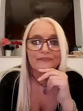 kikkastar online show from December 2024 08:37:01 PM