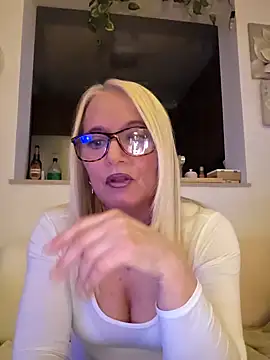 kikkastar online show from February 2025 08:15:02 PM