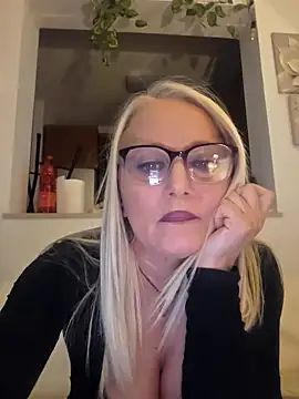 kikkastar online show from March 2025 08:40:01 PM