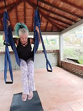 freyadevil333 online show from April 2026 07:56:01 PM