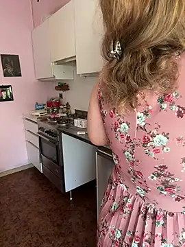 Snapshot of Sunbelxx chatting on July 2026 08:18:01 AM Sunbelxx online show from July 2026 08:18:01 AM