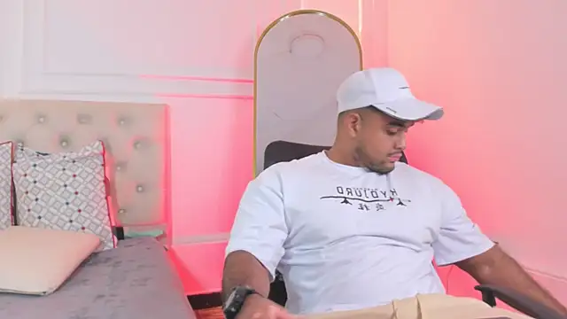 Big furry bear13 online show from January 2026 01:05:02 PM