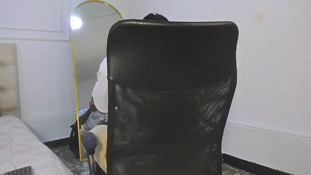 Big furry bear13 online show from February 2026 03:49:02 PM