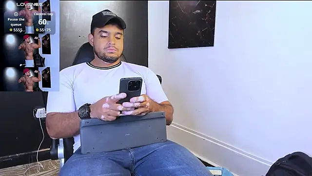 Big furry bear13 online show from April 2026 06:22:02 AM