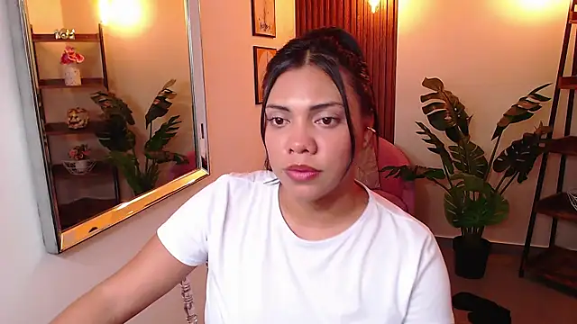 Snapshot of angela_santana_ chatting on December 2024 12:20:01 AM angela santana online show from December 2024 12:20:01 AM