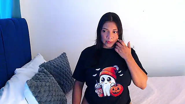 Snapshot of angela_santana_ chatting on March 2025 06:01:02 PM angela santana online show from March 2025 06:01:02 PM