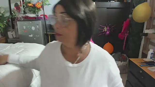 Mrs mommy  online show from November 2025 11:25:01 PM