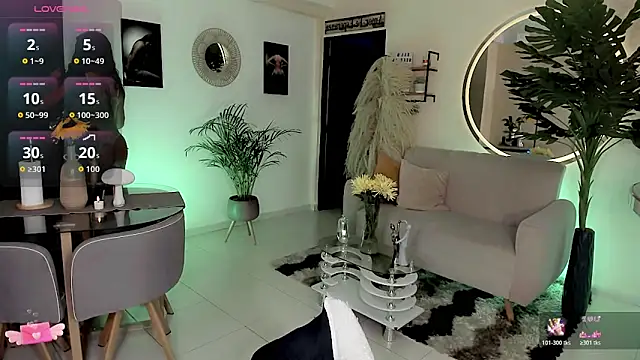 Franciis 4u online show from April 2026 07:11:02 PM