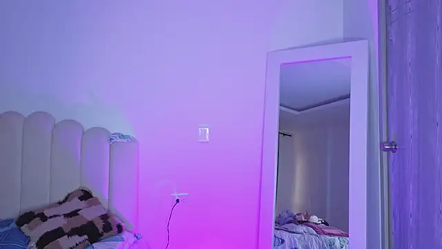 charlotte 002 online show from April 2026 09:06:02 PM