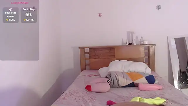 Snapshot of _Camilla_Castellar chatting on January 2025 10:22:01 PM Camilla Castellar online show from January 2025 10:22:01 PM