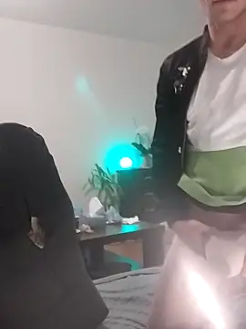 Kamien32 online show from December 2025 09:45:01 PM