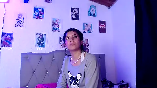 Snapshot of Yeimy_sweetf chatting on January 2025 03:23:01 AM Yeimy sweetf online show from January 2025 03:23:01 AM