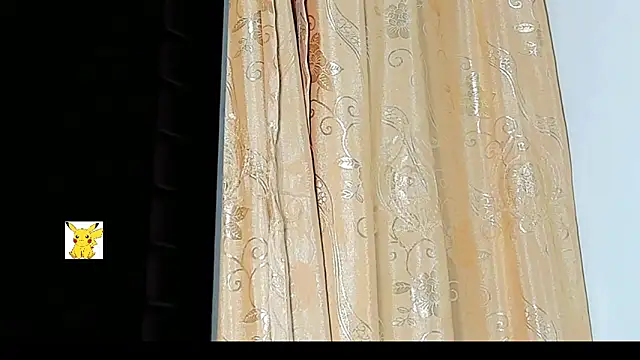 Snapshot of honey_skin chatting on December 2024 04:22:02 AM honey skin online show from December 2024 04:22:02 AM