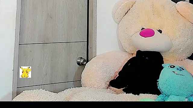 Snapshot of honey_skin chatting on January 2025 03:46:02 PM honey skin online show from January 2025 03:46:02 PM