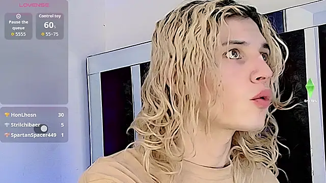 Snapshot of honey_skin chatting on September 2025 09:27:01 PM honey skin online show from September 2025 09:27:01 PM